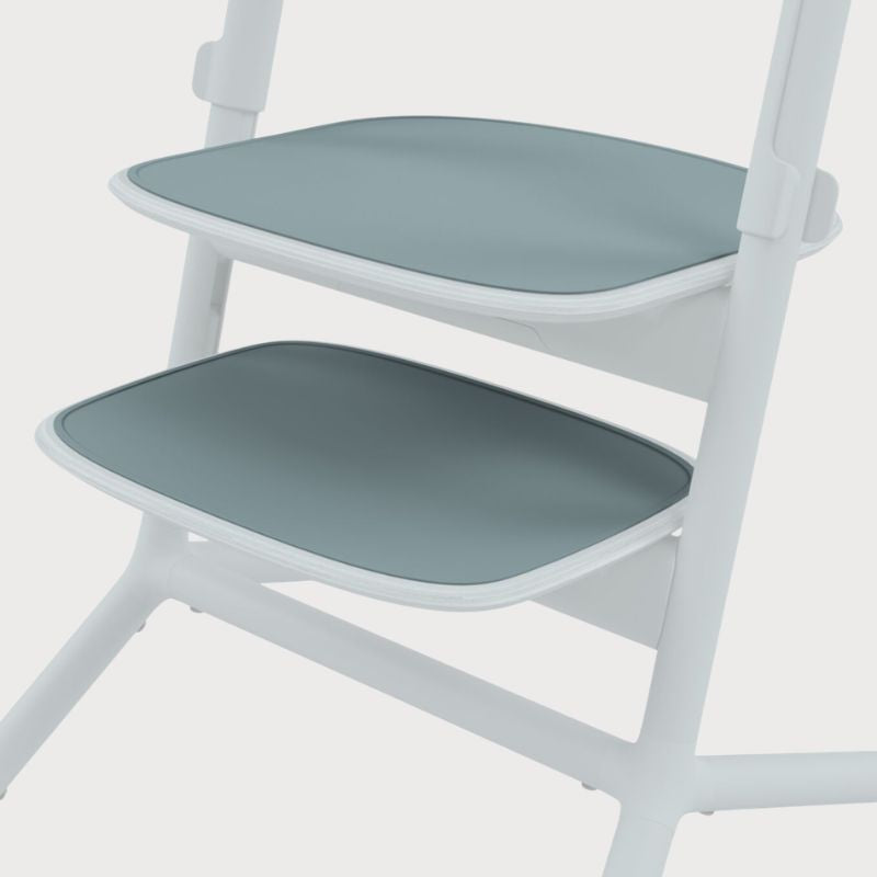 Silicone anti-slip mats come with the Lemo Training tower, ensuring safety and stability for your little one.